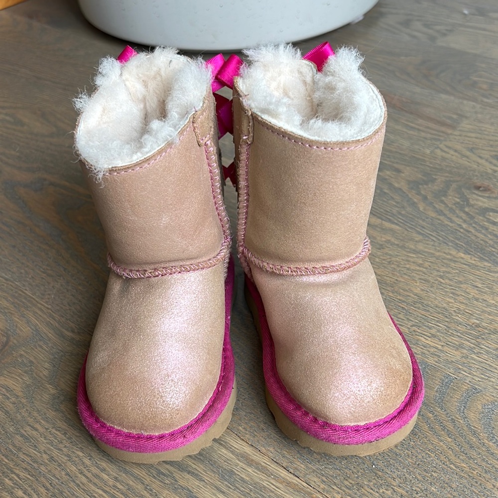 Baby/Toddler Ugg boots size 6 NEW condition